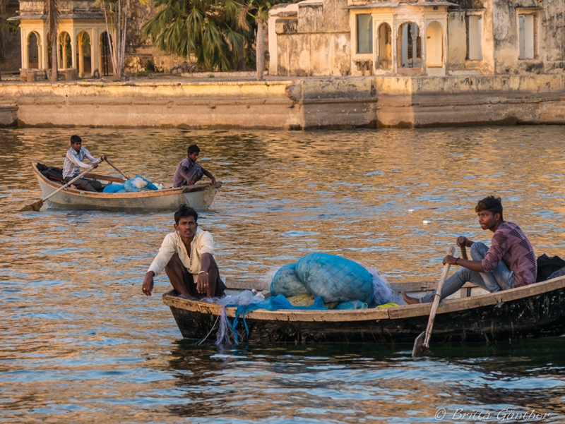 Fischer auf dem See in Udaipur