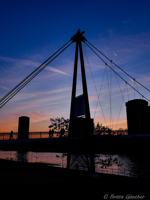 Holbeinsteg im Sonnenuntergang